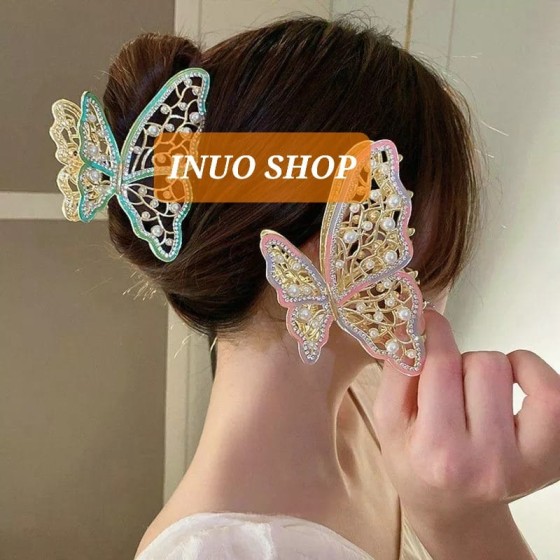 Pinza con forma de mariposa con perlas